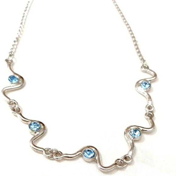 VINTAGE LOLA ROSE SILVER TONE NECKLACE - Picture 1 of 11